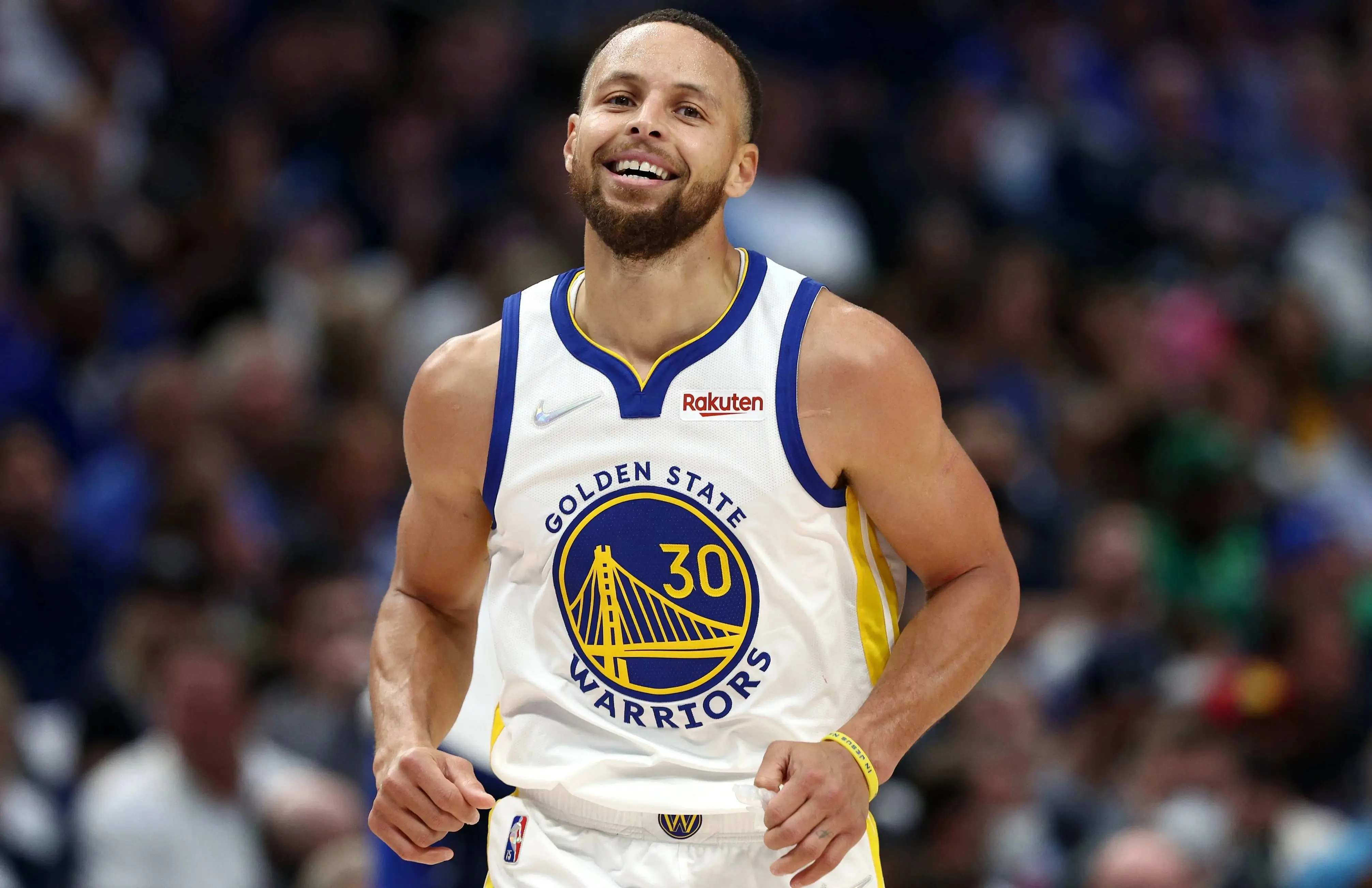 库里重返赛场，重返赛场首场状态出色，G2观众沸腾！引发球迷热议的简单介绍